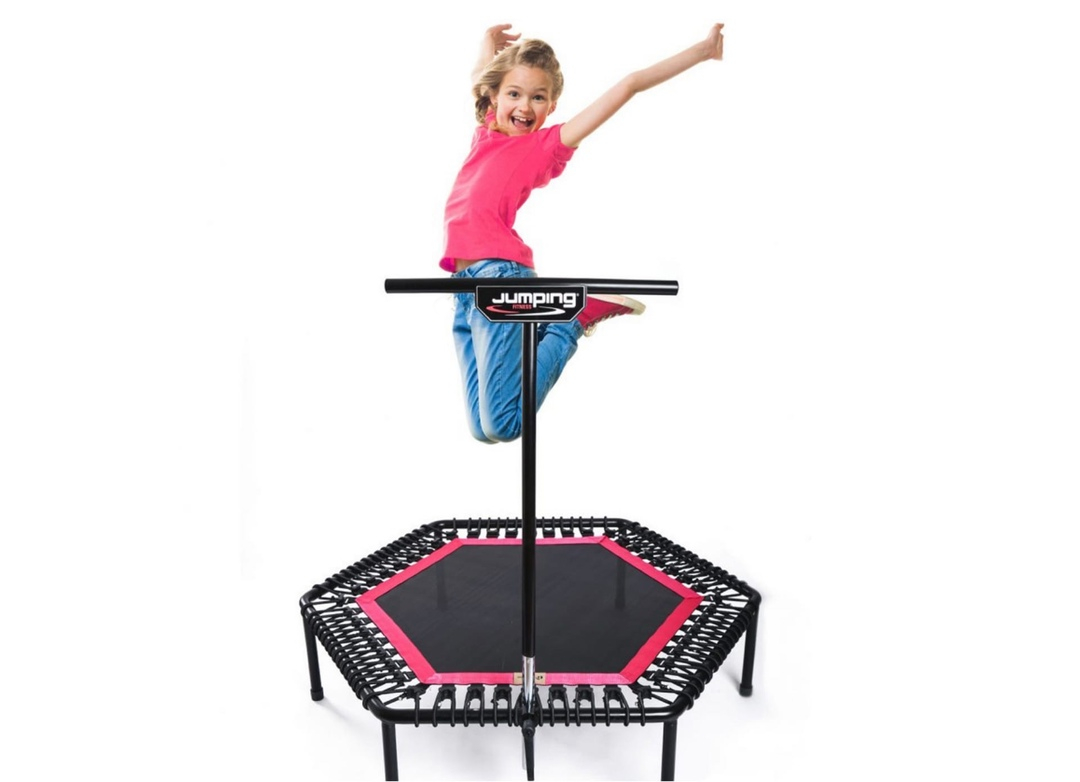 Занятия Jumping Kids (танцы на батутах) на Университете